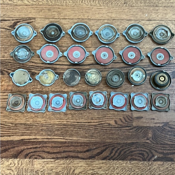 Vintage radiator caps - Picture 5 of 8
